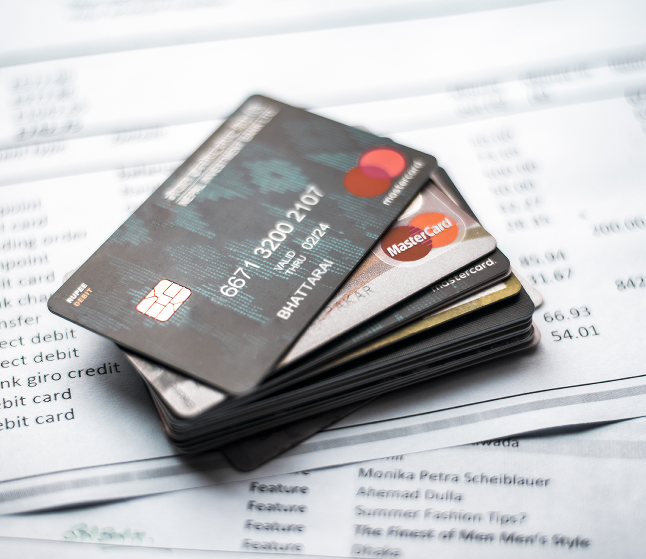 Pros and Cons of  A Credit/Debit Card